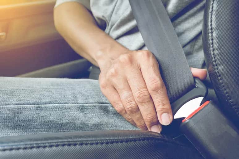 Jak zbudowany jest pas bezpieczeństwa i dlaczego jest tak ważny?