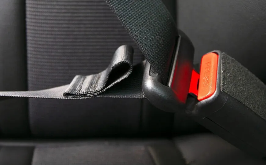 Jak odblokować pasy bezpieczeństwa po wypadku i uniknąć niebezpieczeństwa