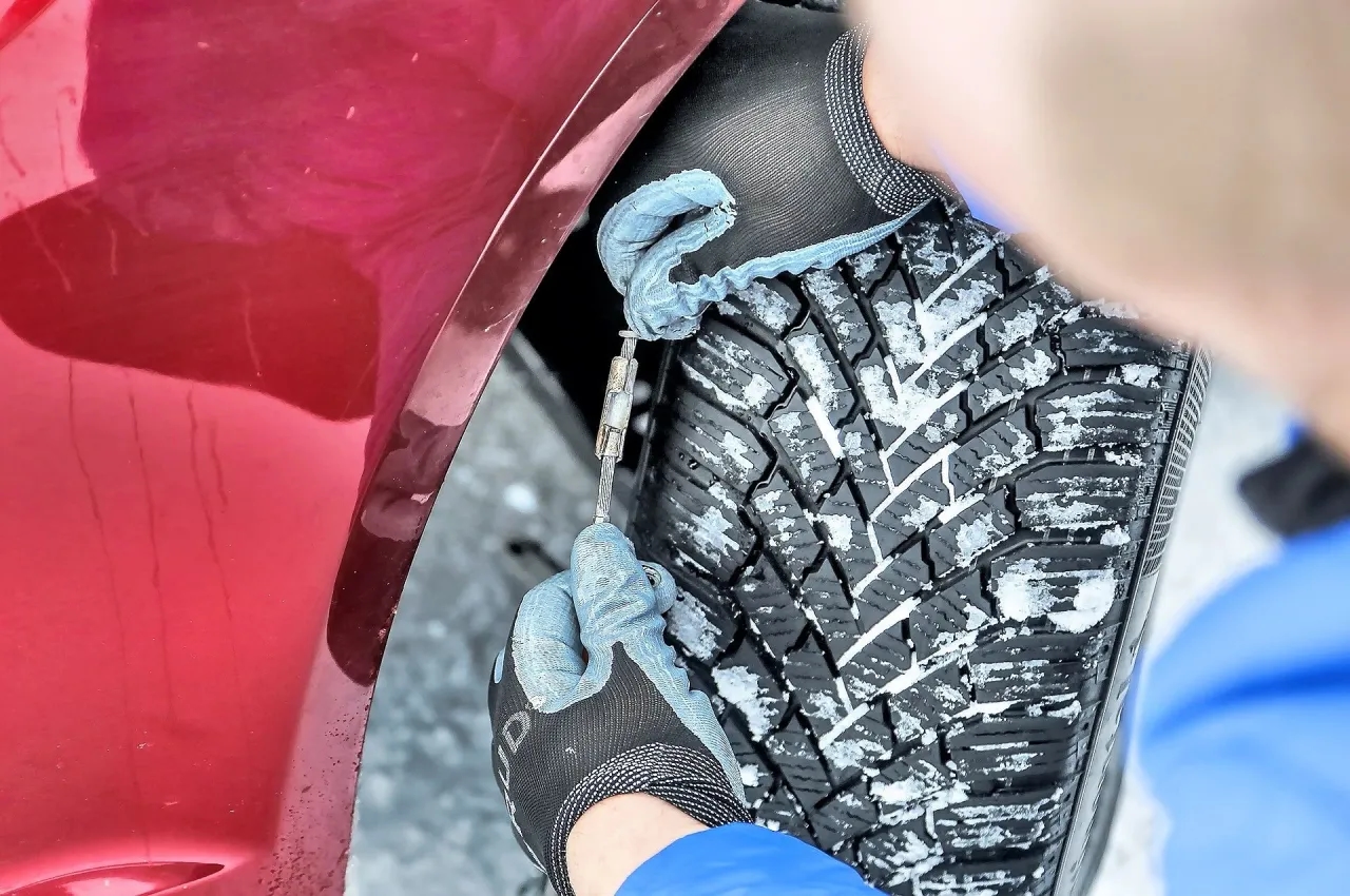 Czy można jeździć z łańcuchami po asfalcie? Przepisy i zagrożenia